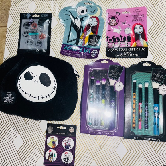 Disney Nightmare Before Christmas cosmetic gift set - Picture 2 of 6